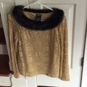 Gold lace top with brown fur collar